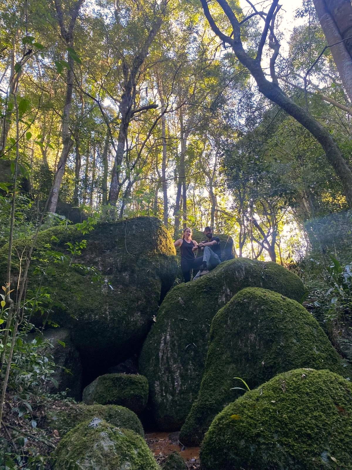 Trilha nas pedras
