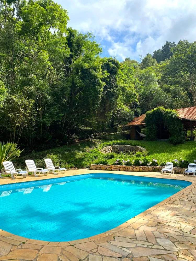 Piscina na Pousada Roca